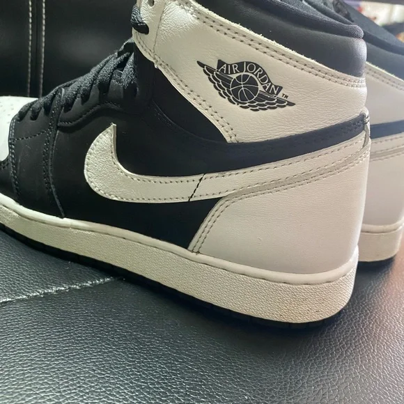 Kids Nike Air Jordan 1 Retro High Black and White Sneakers Size 7Y - Picture 6 of 11